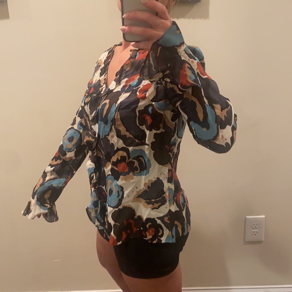 i.e. petite 100% Silk V-Neck Ruffled Floral Blouse - Picture 4 of 11